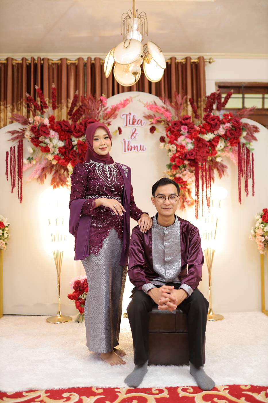 Ibnu dan Tika di pelaminan lamaran